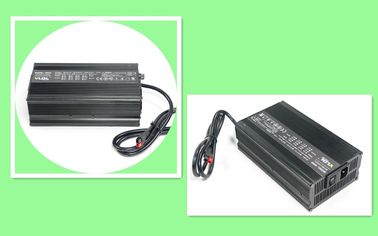 Carga inteligente automática del cargador de batería de litio 58.4V 8A para LiFePO4 el peso ligero de la batería 2.5KG