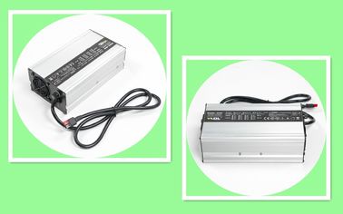 Carga inteligente automática del cargador de batería de litio 58.4V 8A para LiFePO4 el peso ligero de la batería 2.5KG