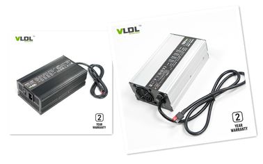 Carga inteligente automática del cargador de batería de litio 58.4V 8A para LiFePO4 el peso ligero de la batería 2.5KG