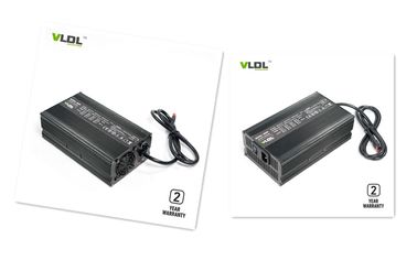 Carga inteligente automática del cargador de batería de litio 58.4V 8A para LiFePO4 el peso ligero de la batería 2.5KG